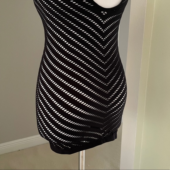 High neck black fitted chemise open back - Picture 4 of 4